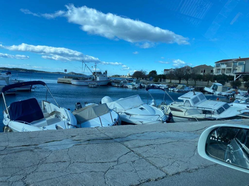 Nakon drame s burom, oseka na Srimi nasukala brodove!