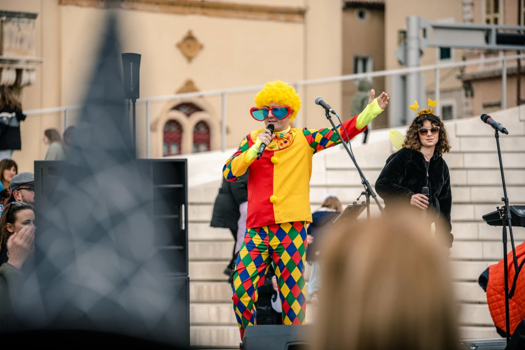 Maškare na Poljani: Đir preko grada pa svi na krafne!