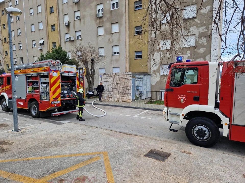Požar na balkonu stana na Njegoševom trgu, u stanu se nalazila gospođa
