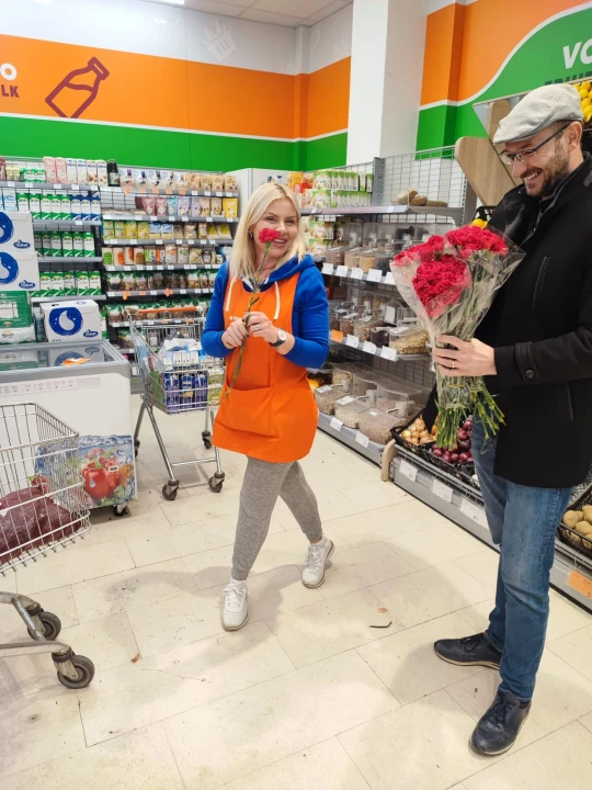 Članovi SDP-a Šibensko-kninske županije danas su tradicionalno dijelili karanfile širom županije 