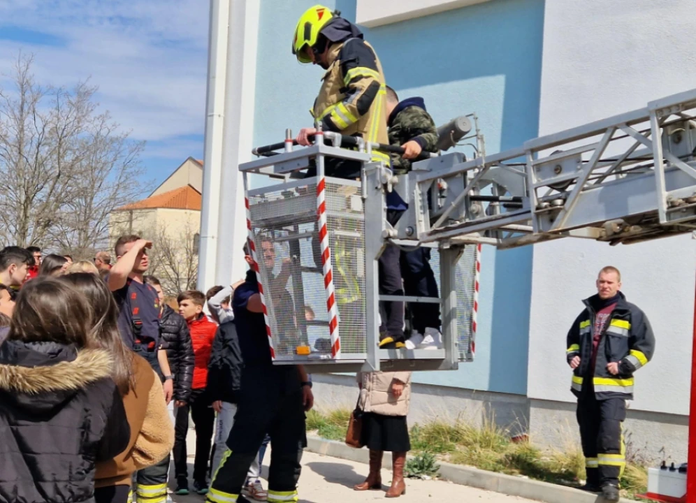 DVD Vodice i Crveni križ održali radionice zaposlenicima škole u Čisto Velikoj