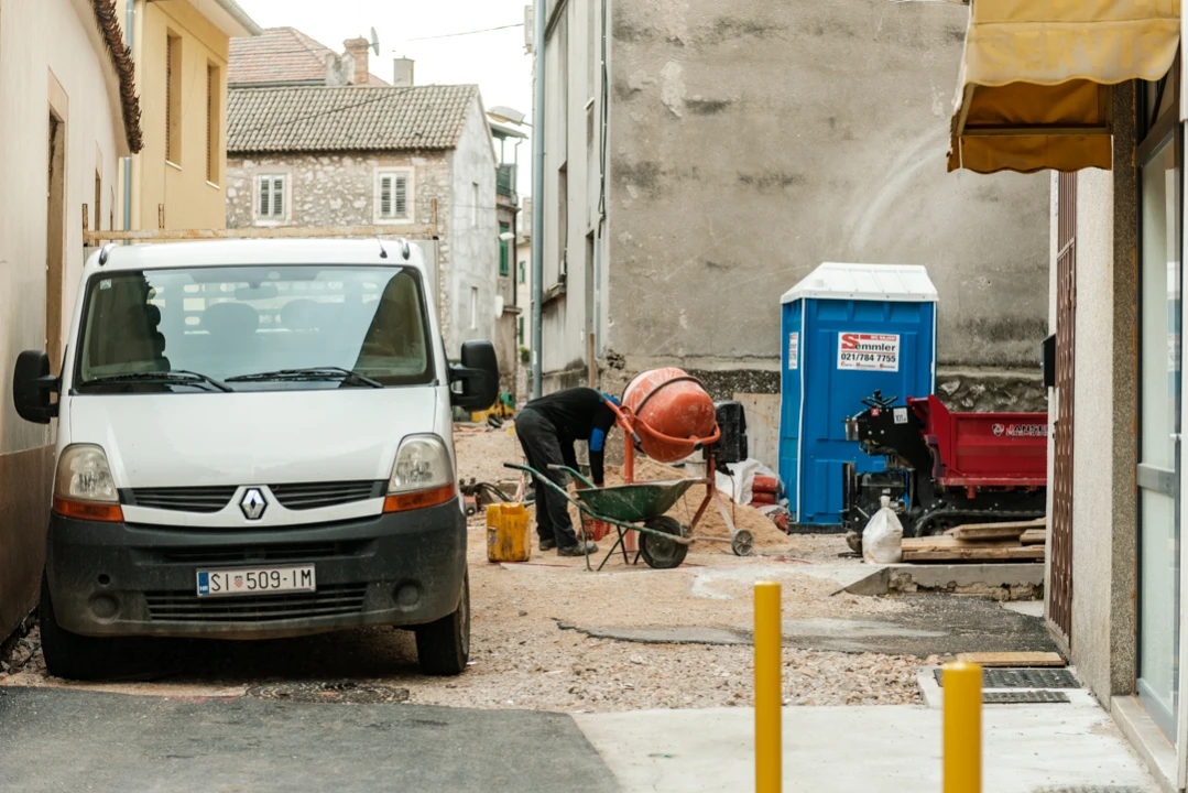 Saznali smo zašto su zapeli radovi od Caritasa do Šarine pekare: Rokovi probijeni, Facebook 'gori'