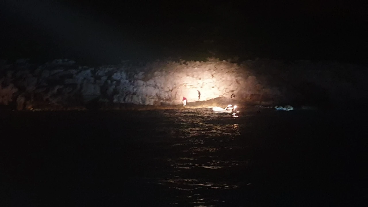 Koćarica se nasukala na hrid pa potonula u Zlarinskom kanalu: Posada prošla bez ozljeda 