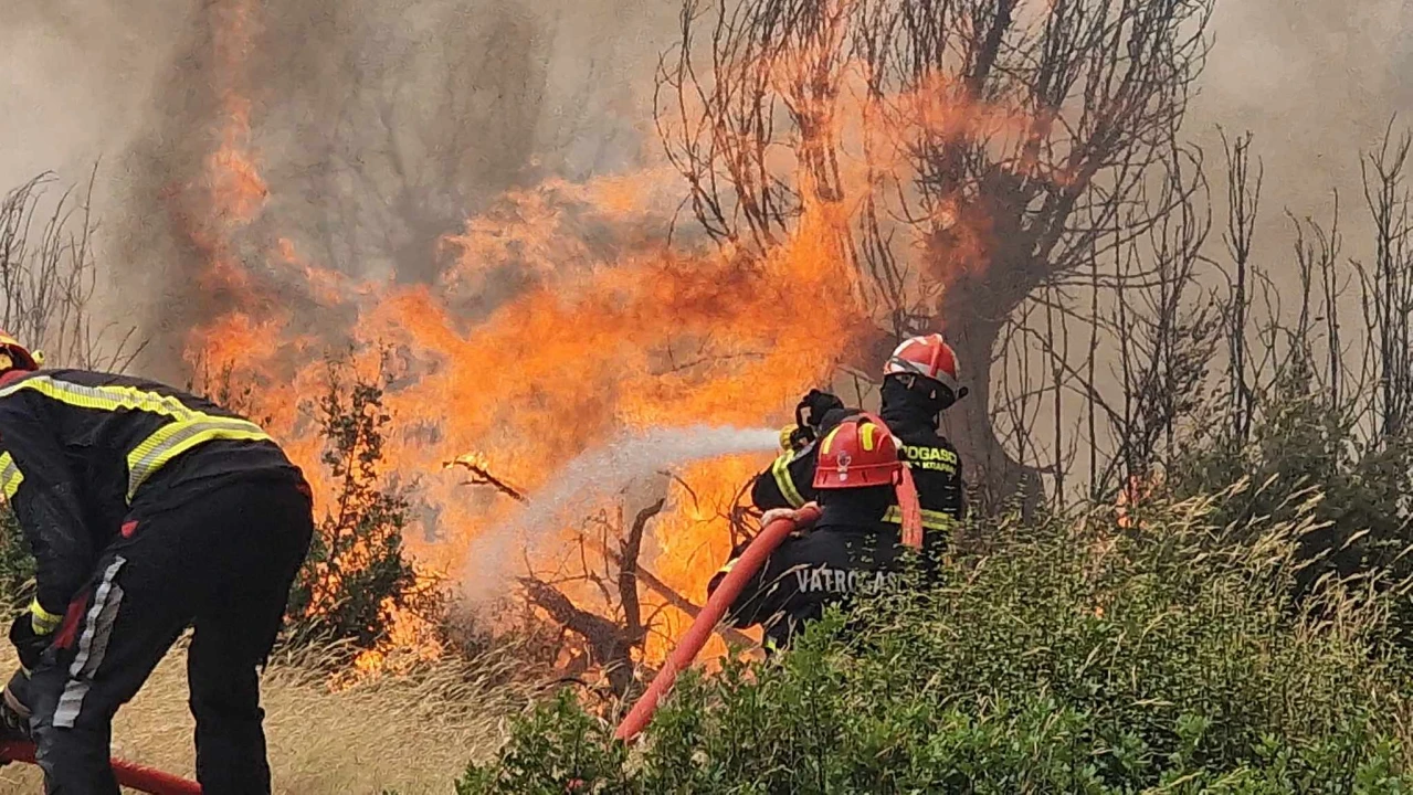 Objekti nisu ugroženi, vatrogasci ostaju na terenu cijelu noć