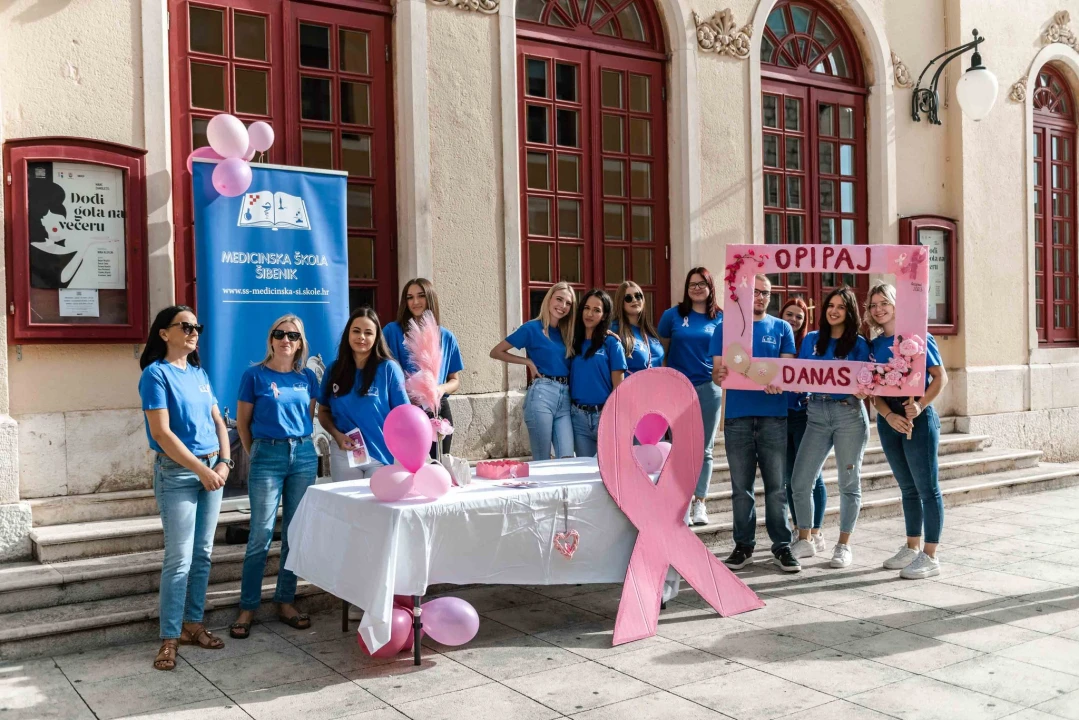Učenici Medicinske škole ispred kazališta poručuju: Opipaj danas!