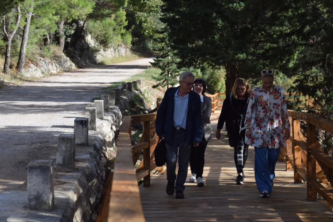 Završeni radovi na uređenju pješačke staze ispod Skradinskog mosta