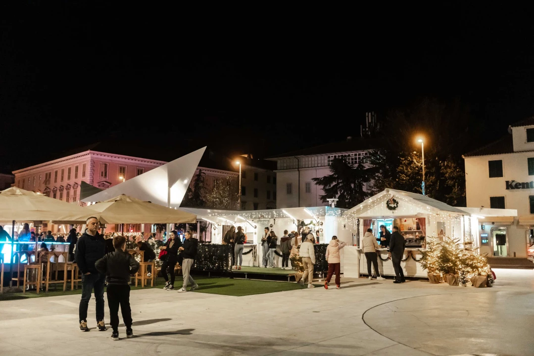 Šibenčani proklizali: Otvorena atraktivna ledena površina na Poljani 