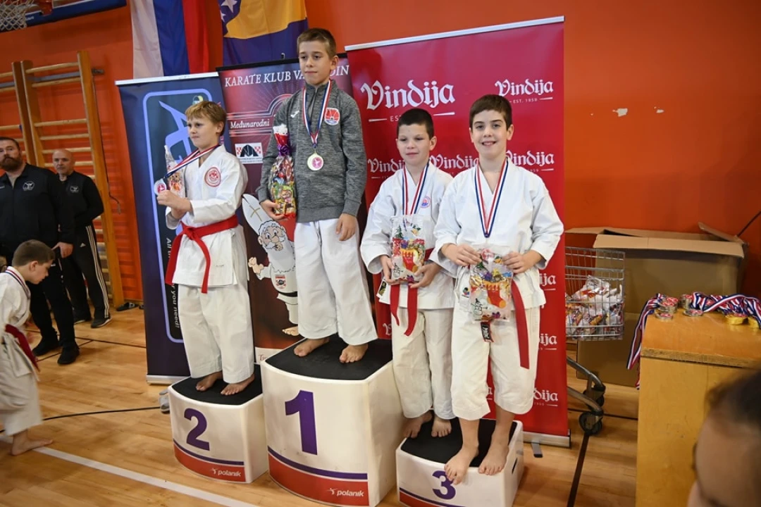 Članovi Karate kluba Okit Vodice na međunarodnom turniru osvojili deset zlata, pet srebra i pet bronci  