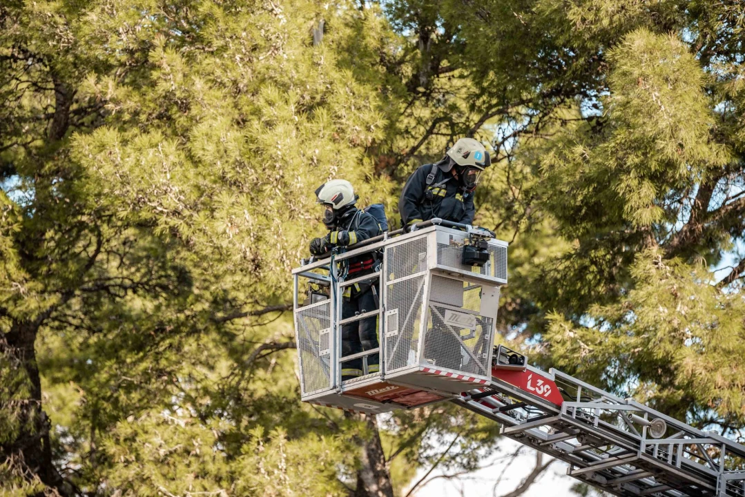 Živahno je bilo u Cvjetnom domu: 'Intervenirali' vatrogasci, HGSS-ovci, Crveni križ, policija… 