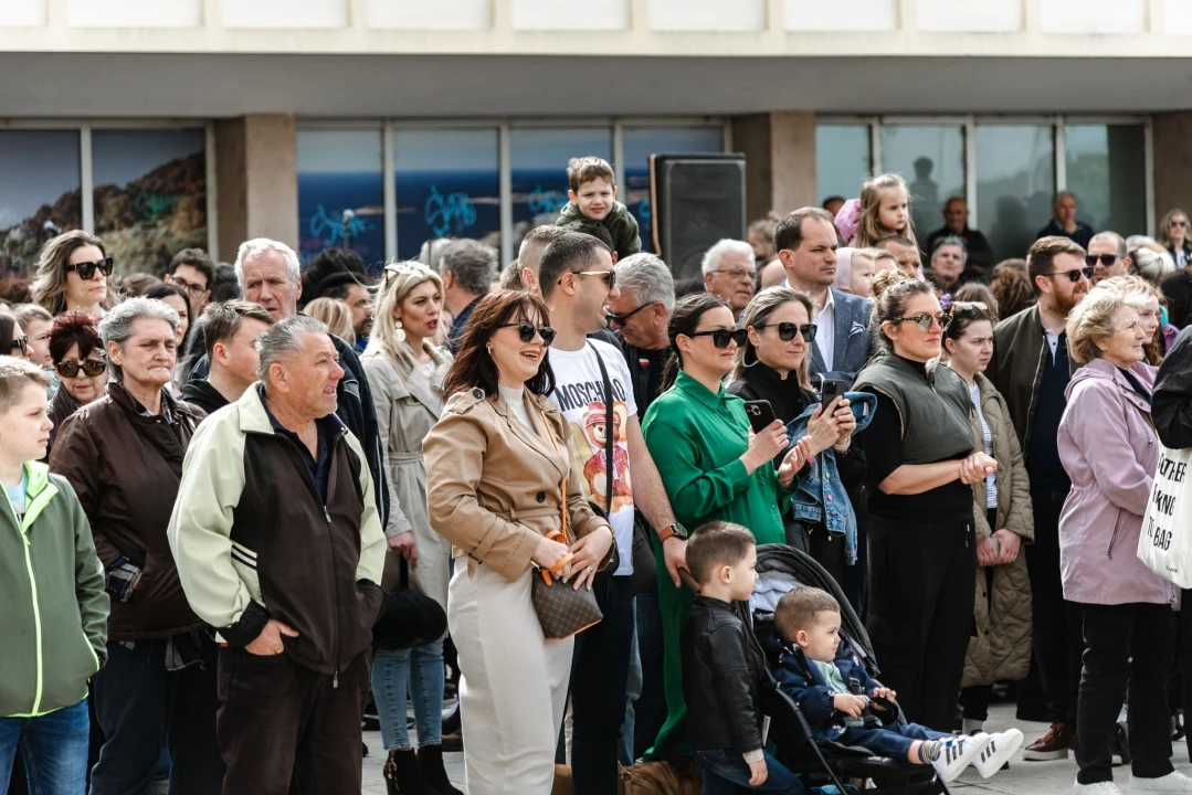 Uskrsni doručak i ove godine privukao brojne Šibenčane, fritaja 'planula' u nekoliko minuta