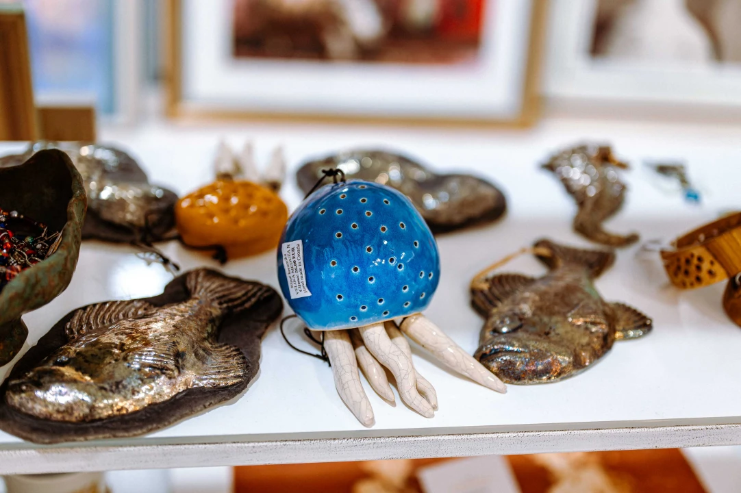 Unikatnim slikama i skulpturama iz Galerije Juraj Dalmatinac uljepšajte svoje interijere 