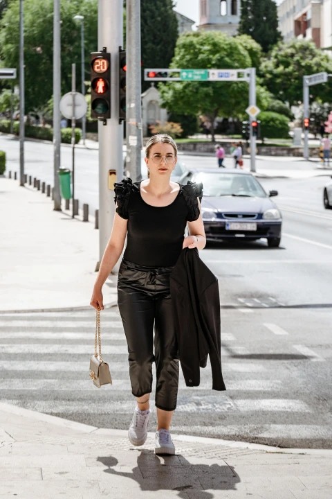Sređene Šibenčanke  gradom prošetale proljetne komade