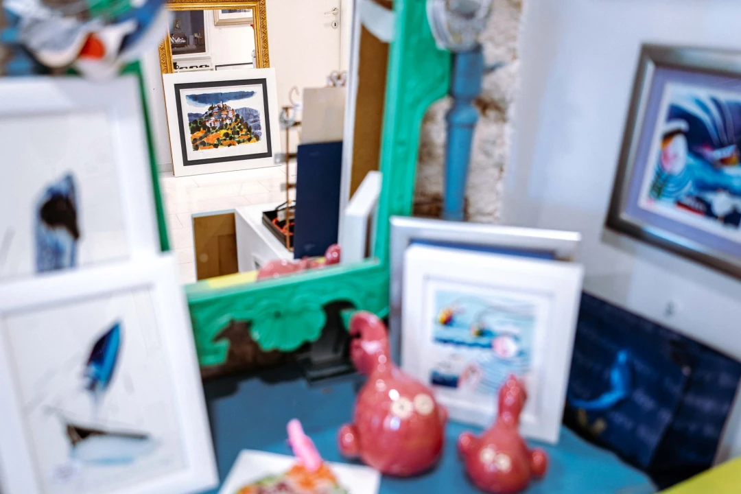 Umjetnine ljetnih motiva i žarkih boja potražite u Galeriji Juraj Dalmatinac! 