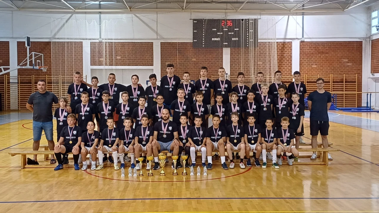 Sjajan uspjeh mlađih kategorija MNK Murter: 'Pokorili' Top Tim ligu, Kup i Masters 