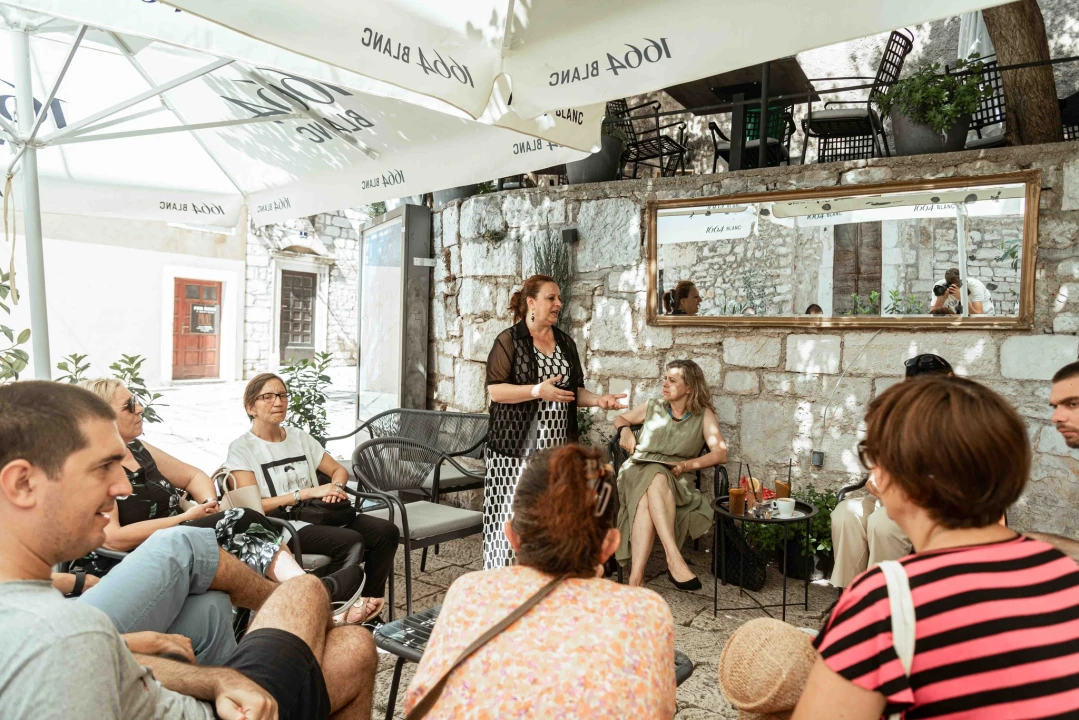 Pjesnikinje Edita Vlahov i Duška Krnić čitale stihove članovima Kamenčića 