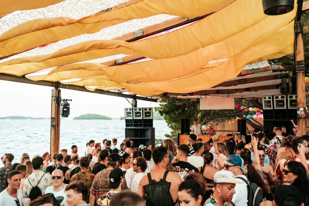 Počinje jedan od najpoznatijih svjetskih festivala - Defected u Tisnom