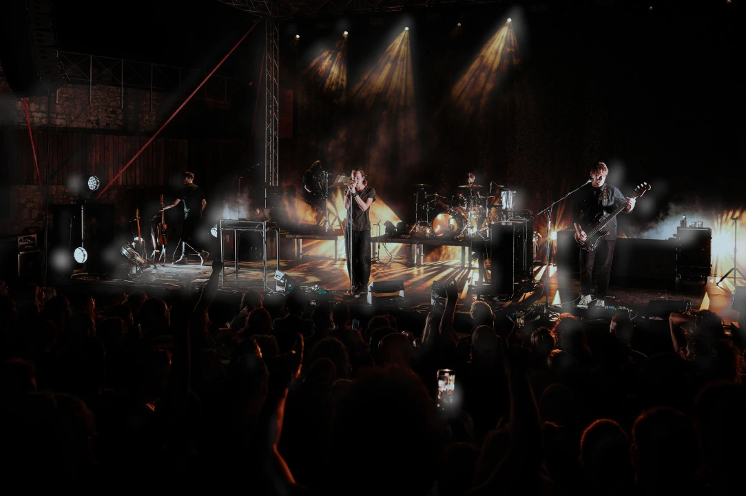 Editorsi održali fantastičan koncert u Šibeniku, nije ih omeo ni vjetar ni kiša