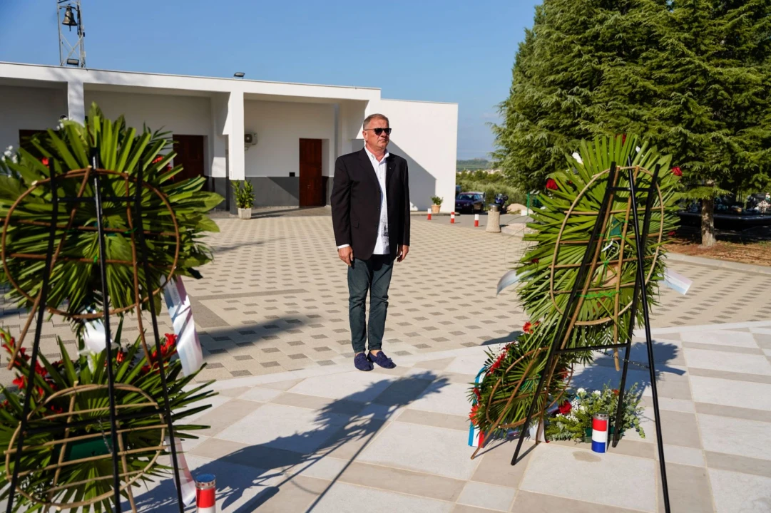 U povodu Dana grada Šibenika položeni vijenci i zapaljene svijeće na Gradskom groblju Kvanj