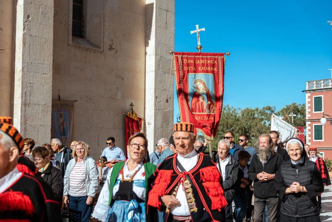 Povodom Dana Šibenika održana tradicionalna svečana procesija ulicama grada i sveta misa