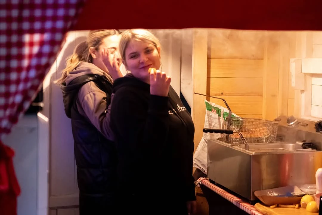 Advent u Kninu i ovaj tjedan nastavlja spajati zajedništvo i blagdanski duh. Provjerite što su pripremili