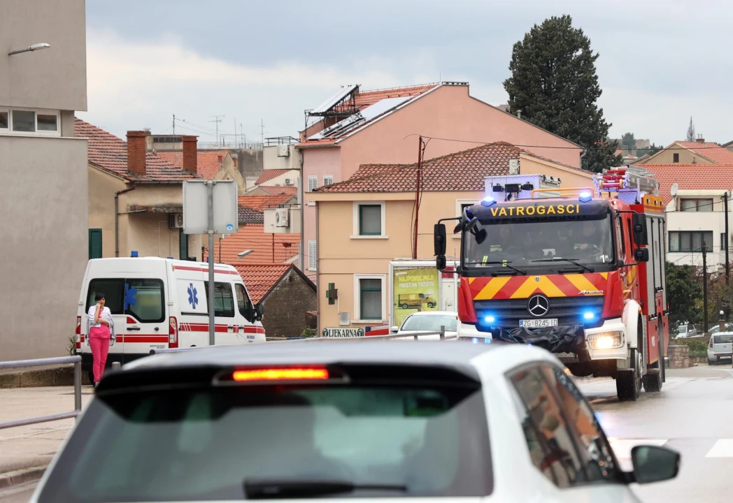 Evakuacija i spašavanje: Bez brige, ovo je samo vježba ako slučajno dođe do požara u šibenskoj hitnoj pomoći