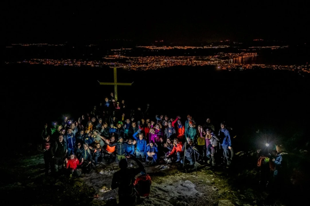 U režiji Vodiških piketaša održana noćna lagana planinarska šetnja po brdima