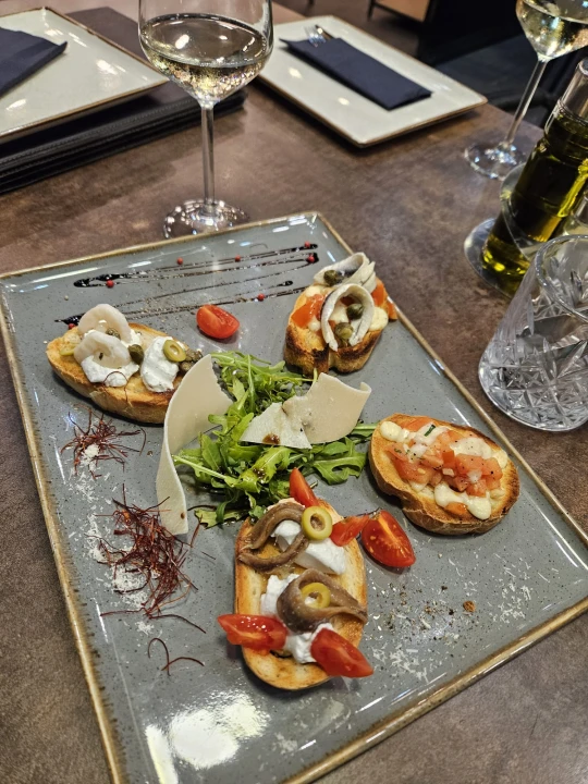 FOTO Ne propustite nezaboravnu večer uz Tamburaški sastav Neverin u restoranu Šarm!