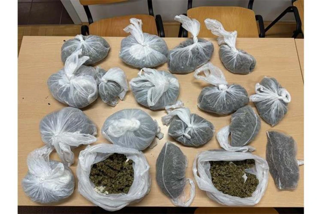 Policija je na šibenskom području kod 52-godišnjaka pronašla preko dvije kile marihuane
