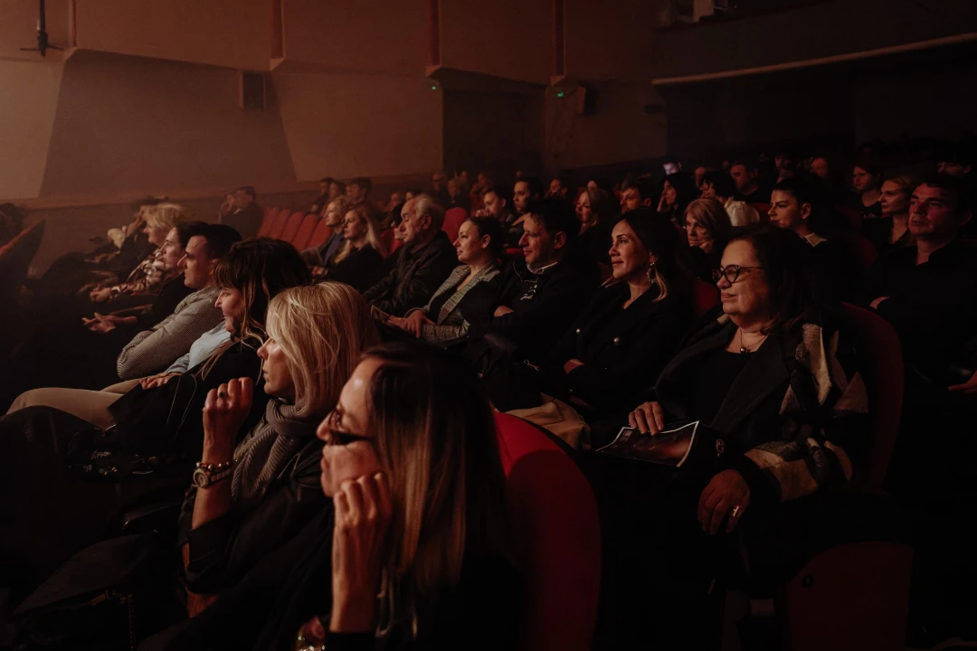 Ljubitelji kazališta s velikim zanimanjem 'pohrlili' u Vodice na premijeru predstave šibenskog HNK
