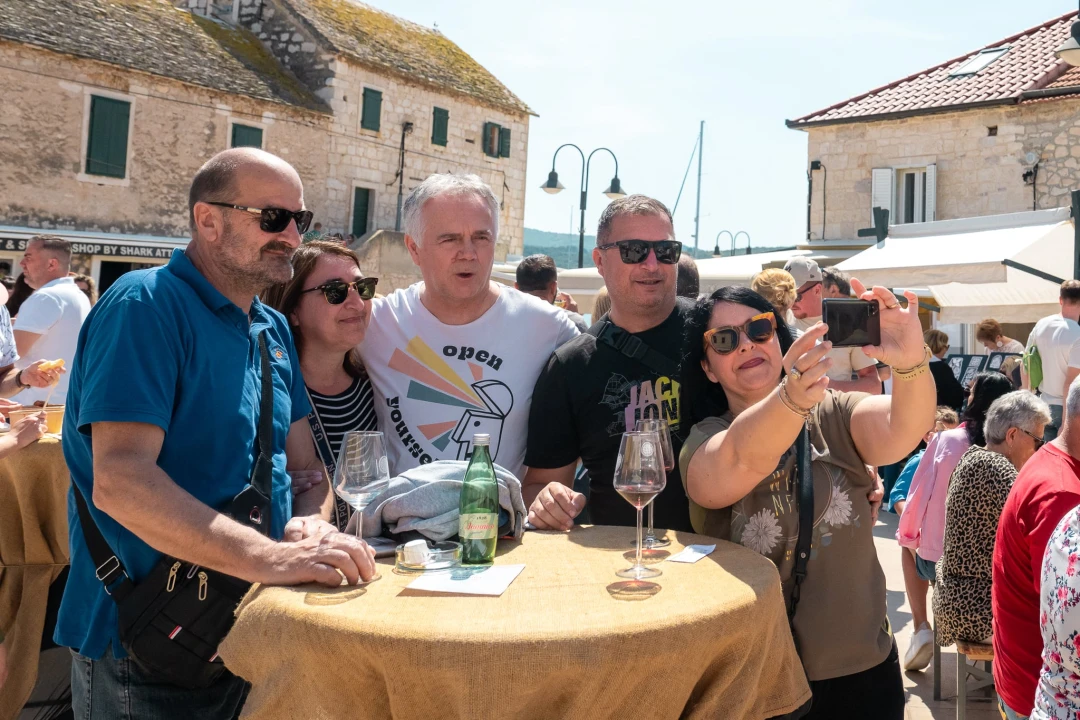 'Taste like...marenda' u Primoštenu: U dobroj hrani i zabavnom programu uživali i domaći i furešti