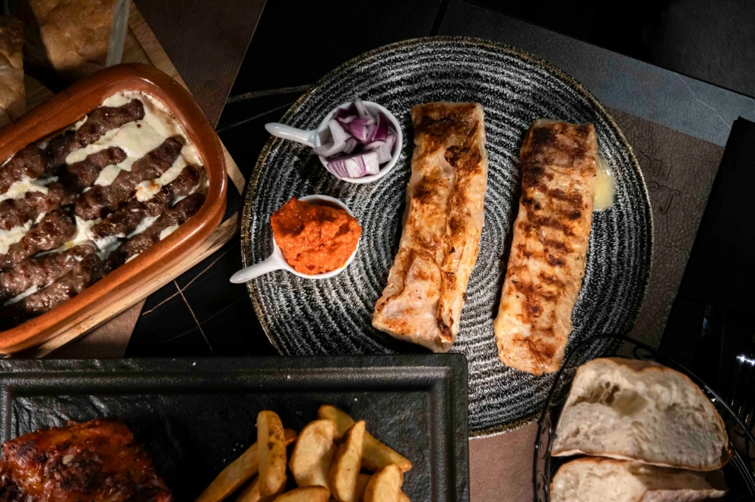 FOTO Uživajte u vrućim ljetnim danima uz mirise s grilla i živu svirku na terasi Leonardo BBQ & More!
