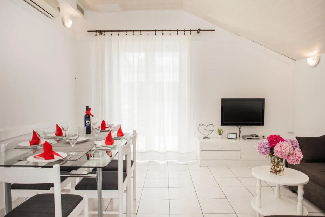 FOTO Izvrsna prilika: Prodaje se apartmanska kuća na vrhunskoj lokaciji