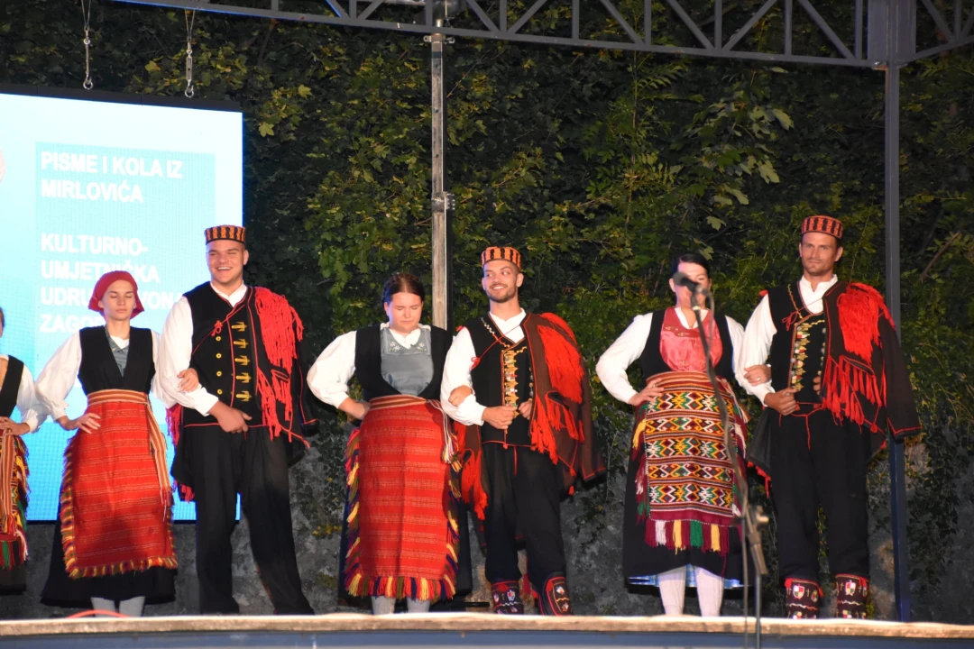 Članovi Kulturno-umjetničke udruge 'Zvona Zagore' u Ogulinu prikazali baštinu Mirlovića