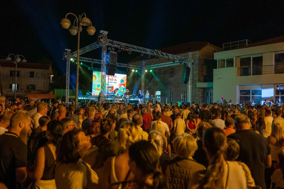 Spektakularna vodička fešta oduševila tisuće posjetitelja