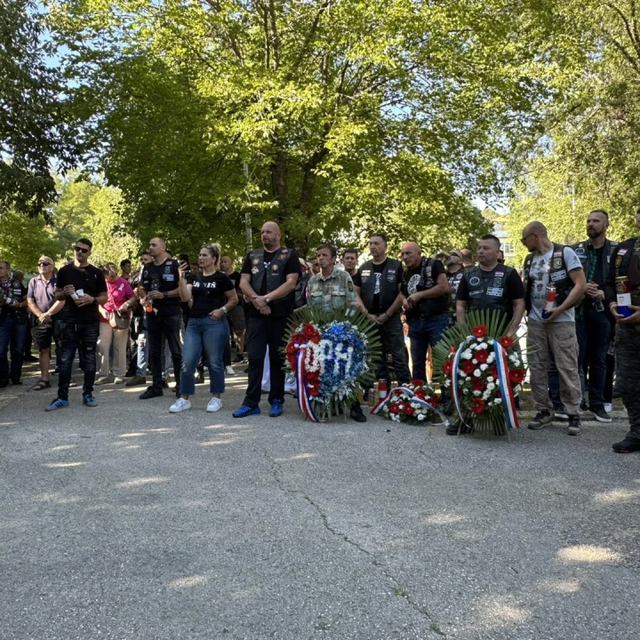 FOTO Tristotinjak bajkera iz cijele Hrvatske sudjelovalo u humanitarnom moto defileu povodom obilježavanja Rujanskog rata