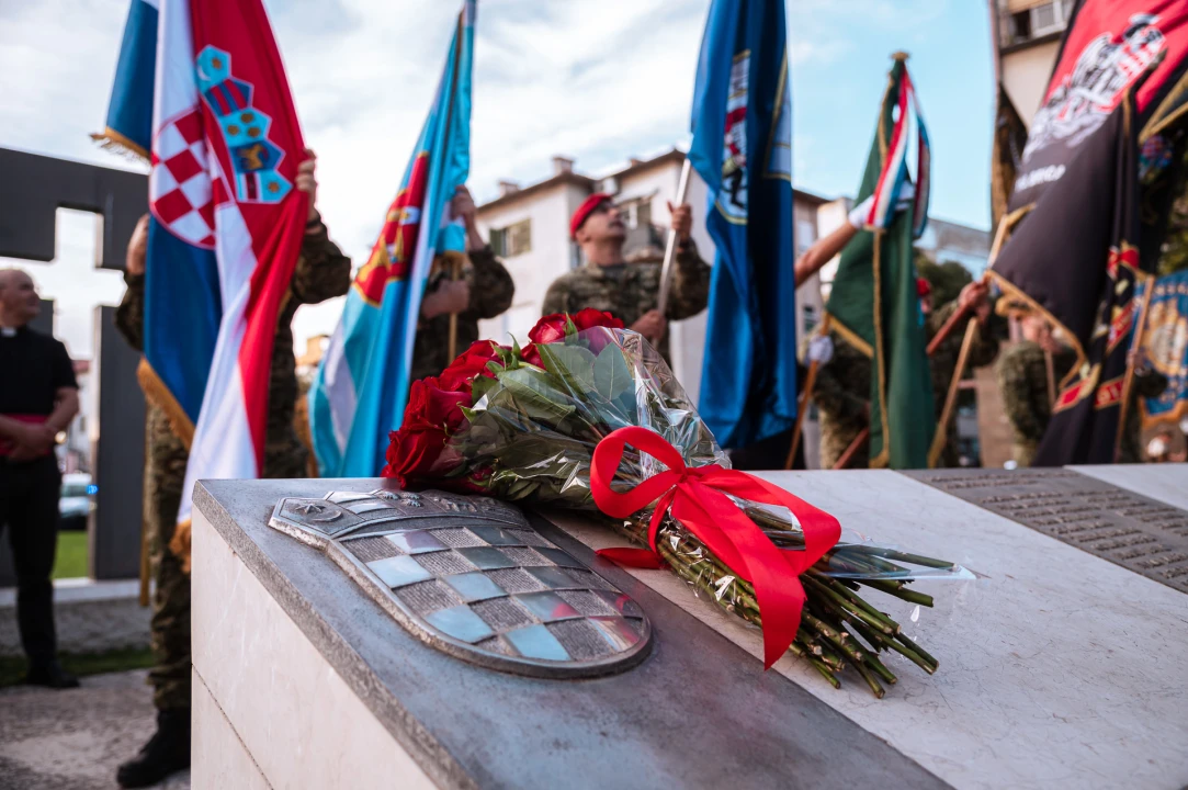 Polaganjem vijenaca, komemoracijom, mimohodom i bakljadom obilježen 34. spomendan Rujanskog rata