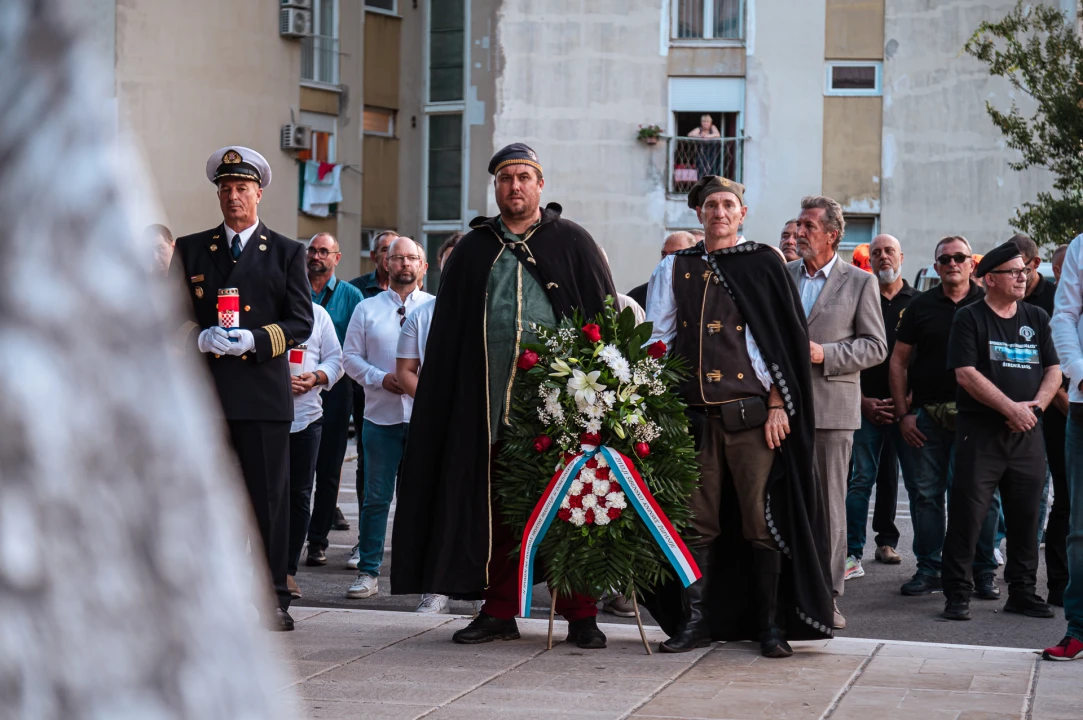 Polaganjem vijenaca, komemoracijom, mimohodom i bakljadom obilježen 34. spomendan Rujanskog rata