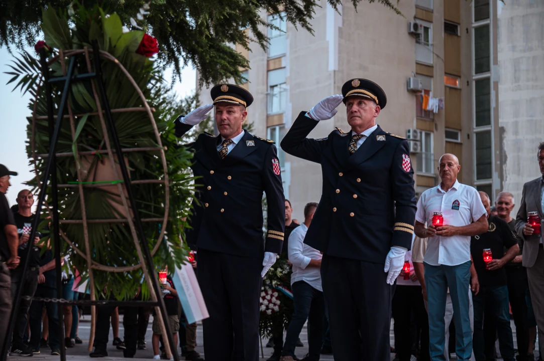 Polaganjem vijenaca, komemoracijom, mimohodom i bakljadom obilježen 34. spomendan Rujanskog rata
