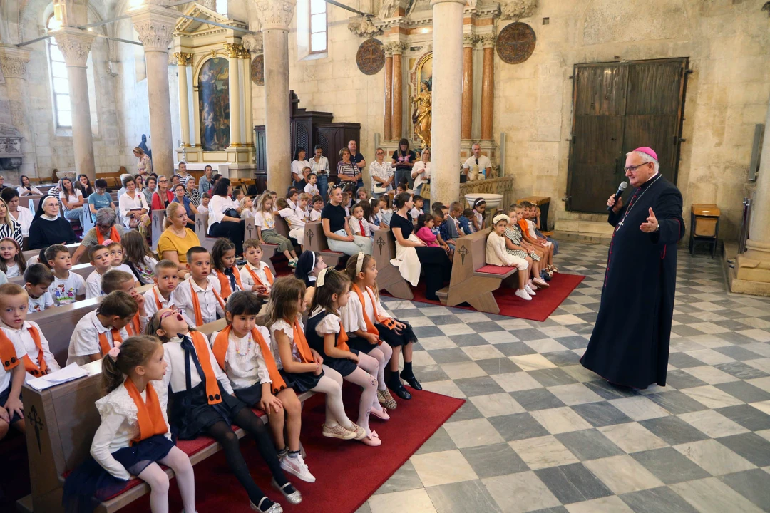 Mališani posjetili šibensku katedralu