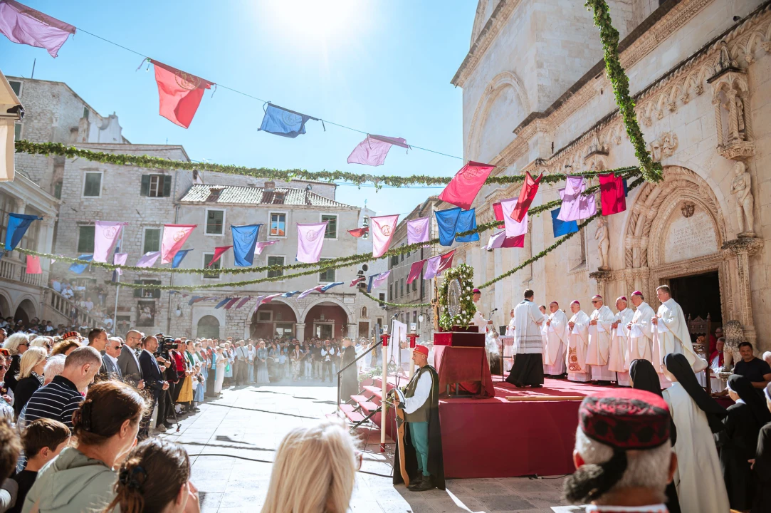 FOTO Održana svečana procesija i sveta misa u povodu blagdana sv. Mihovila