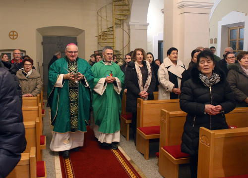 Fotografija 7 - Šibenski biskup Tomislav Rogić u sklopu pastirskog pohoda posjetio župe Jadrtovac i Vrpolje