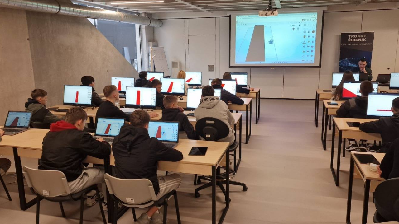 RaSTEM avantura u Trokutu: Kninski osnovnoškolci uronili u svijet novih tehnologija