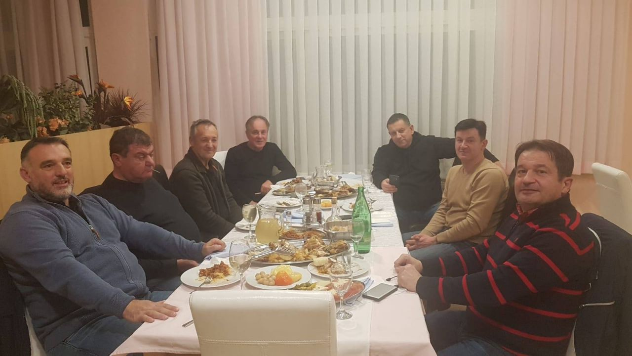 Policija se oglasila o večeri u Kninu: Blaževićevom prijatelju tijekom večere javljeno da mora u samoizolaciju. Ostao je mirno jesti i piti