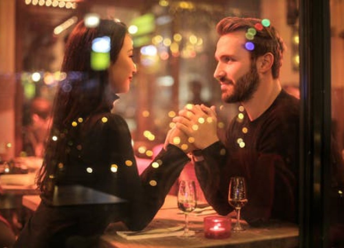 Nije im za vjerovati: Pet znakova koji će vam 'zabiti nož u leđa'