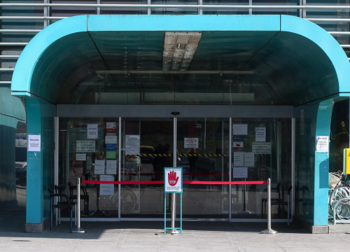 Dvije bolničarke potkradale umiruće covid pacijente u Dubravi! 'Lešinarke' uzimale satove, novčanike, kartice...