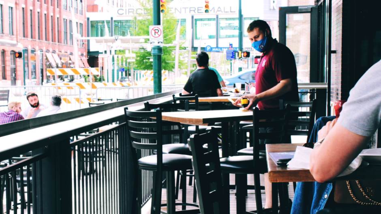 Evo što konobar prvo primijeti na vama kada zakoračite u kafić