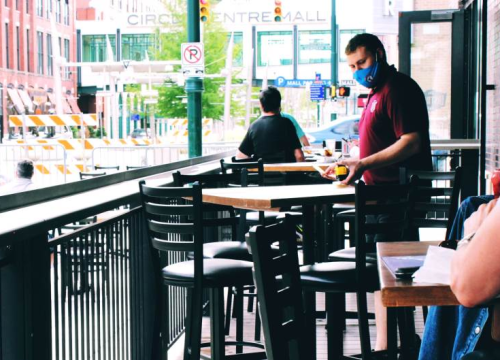 Evo što konobar prvo primijeti na vama kada zakoračite u kafić