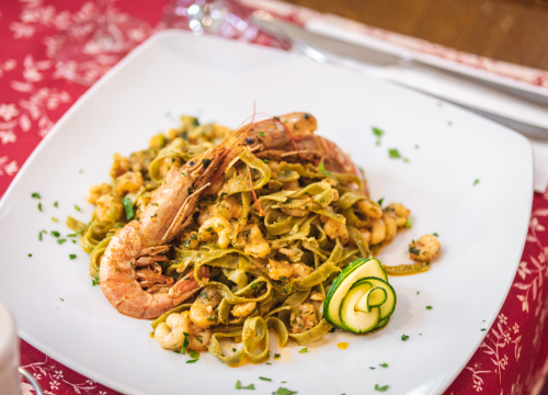 Fotografija 3 - Uživajte u slasnim gotovim jelima iz Antinog gušta na prostranoj terasi!