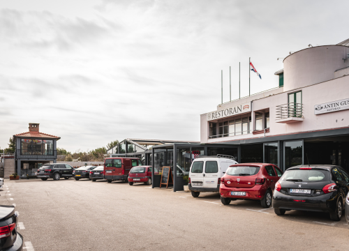 Fotografija 7 - Uživajte u slasnim gotovim jelima iz Antinog gušta na prostranoj terasi!