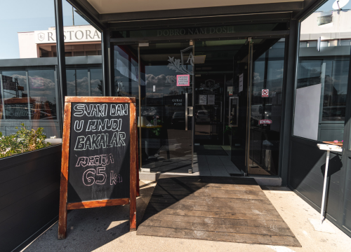 Fotografija 8 - Uživajte u slasnim gotovim jelima iz Antinog gušta na prostranoj terasi!